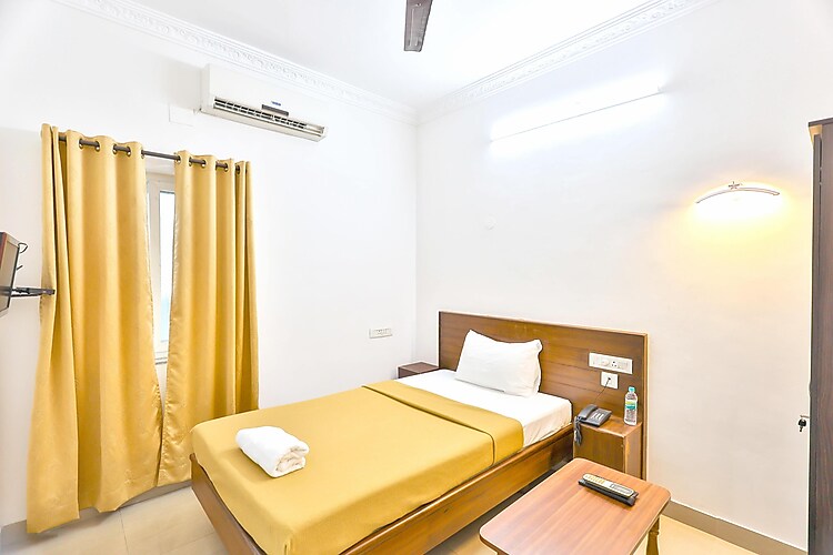 Single bed room-book hotel in pondicherry